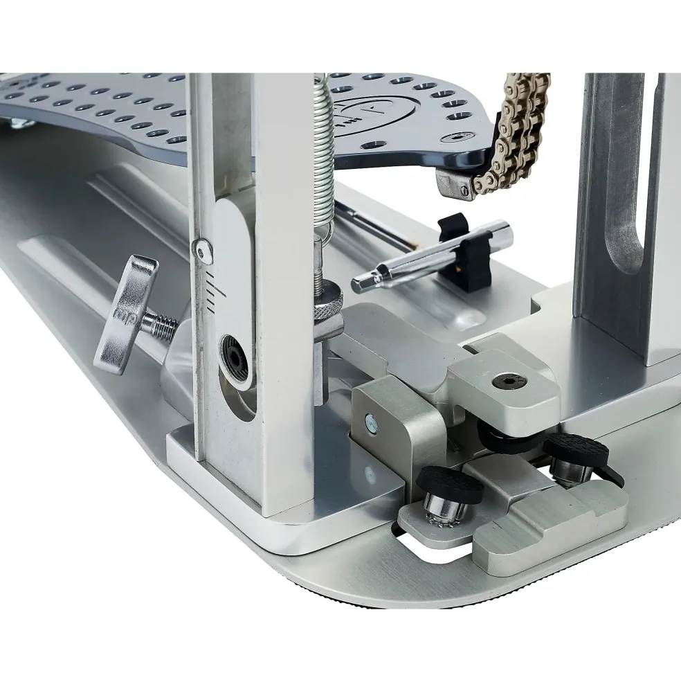 DW MFG Series XF Machined Chain Drive Single Bass Drum Pedal
