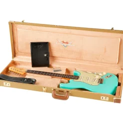 Fender Custom Shop Limited-Edition '70s Tele Thinline Journeyman Relic Electric Guitar Bleached 3-Color Sunburst
