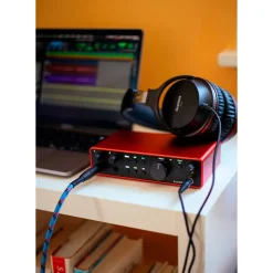 Focusrite Scarlett 2i2 Studio Pack Gen 4