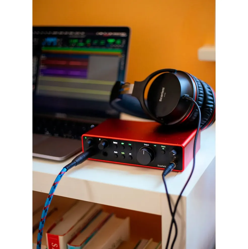 Focusrite Scarlett 2i2 Studio Pack Gen 4