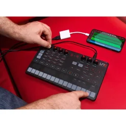 IK Multimedia UNO Synth Portable Analog Synthesizer