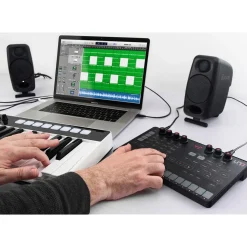 IK Multimedia UNO Synth Portable Analog Synthesizer