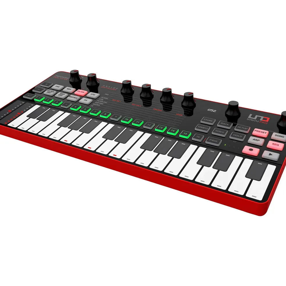 IK Multimedia UNO Synth Pro Desktop