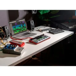 IK Multimedia UNO Synth Pro Desktop