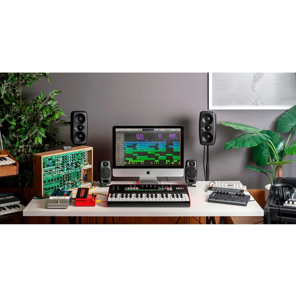 IK Multimedia UNO Synth Pro