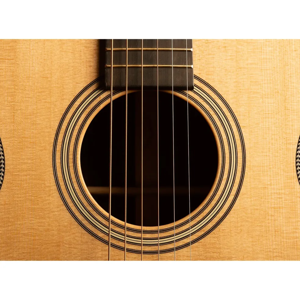 Martin 0012-28 Modern Deluxe 12-Fret Acoustic Guitar Natural