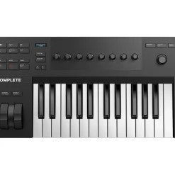 Native Instruments Komplete Kontrol A25 with Bag