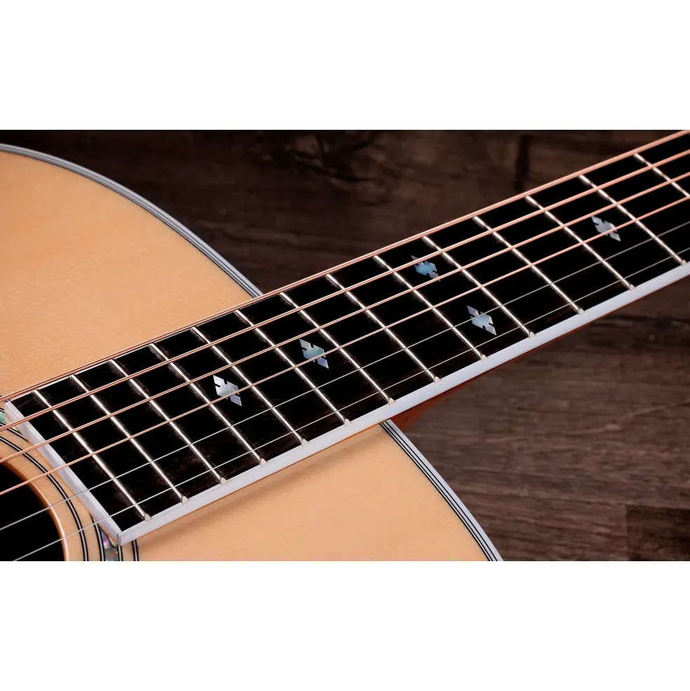 Taylor 810e Legacy Dreadnought Acoustic-Electric Guitar Natural