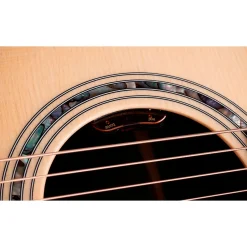 Taylor 815e Legacy Jumbo Acoustic-Electric Guitar Natural