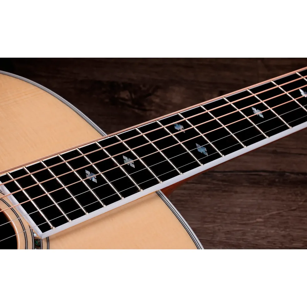 Taylor 815e Legacy Jumbo Acoustic-Electric Guitar Natural