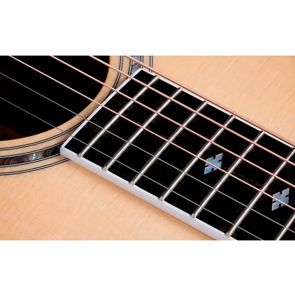 Taylor 815e Legacy Jumbo Acoustic-Electric Guitar Natural
