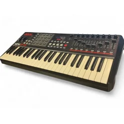 Used Akai Professional MPC KEY 37 Arranger Keyboard