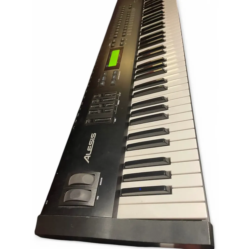 Used Alesis QS7.1 Synthesizer