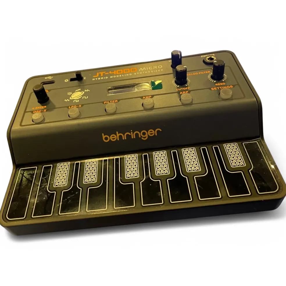Used Behringer jt-4000 Synthesizer