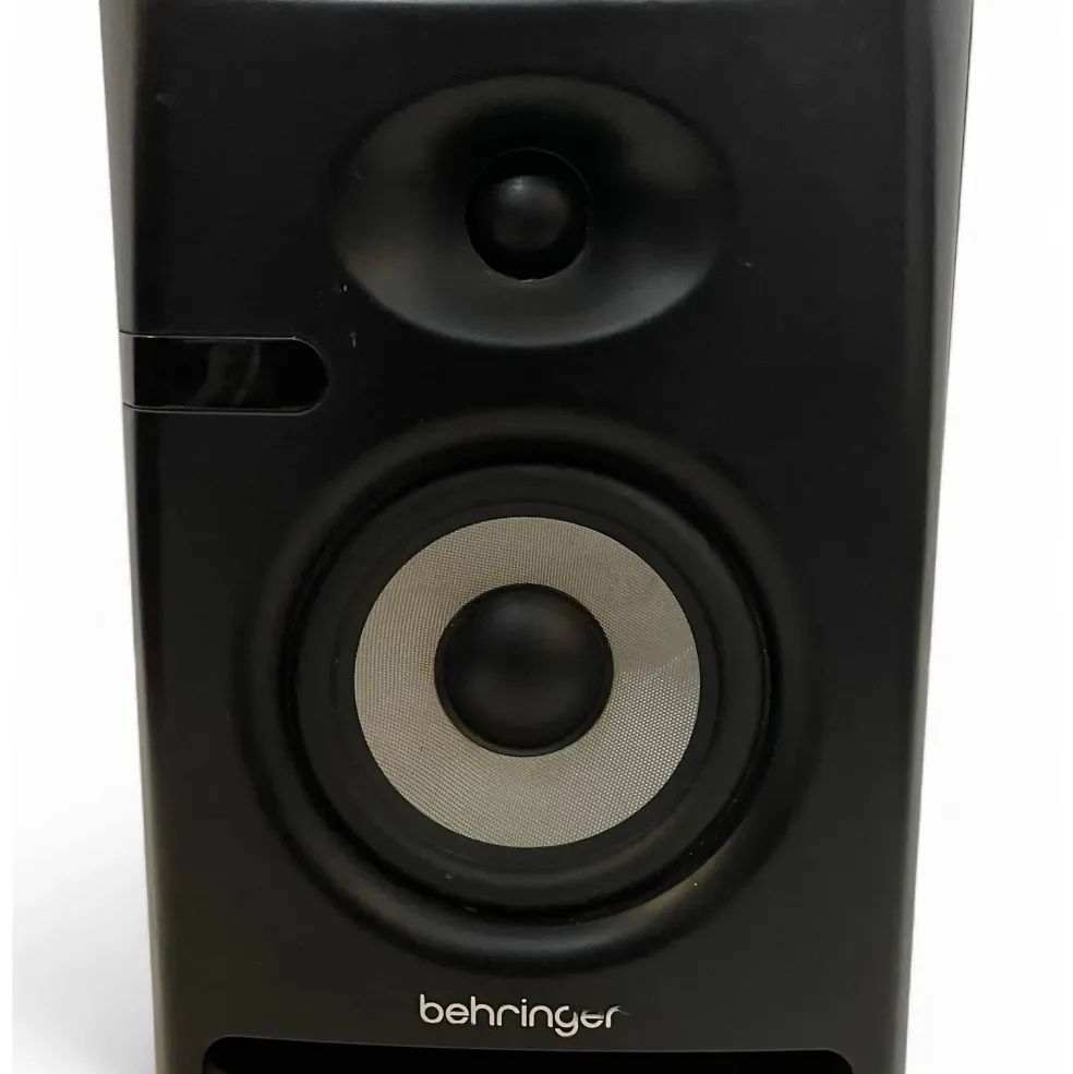 Used Behringer nekkst k5 Powered Monitor