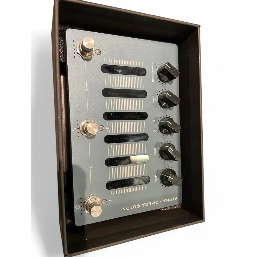 Used Darkglass ALPHA OMEGA PHOTON Bass Effect Pedal