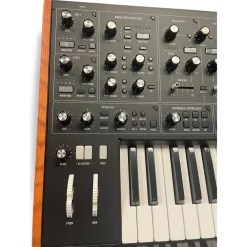 Used Moog Muse 8-Voice Polyphonic Analog Synthesizer Synthesizer