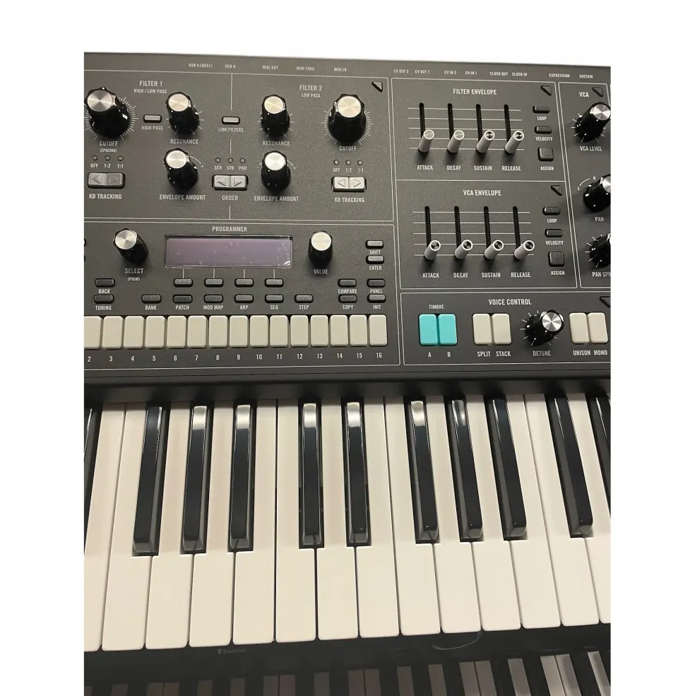 Used Moog Muse 8-Voice Polyphonic Analog Synthesizer Synthesizer
