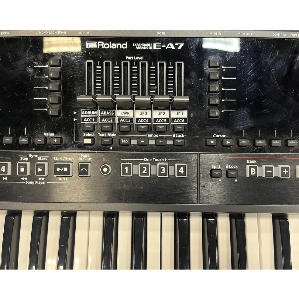 Used Roland E-A7 Arranger Keyboard