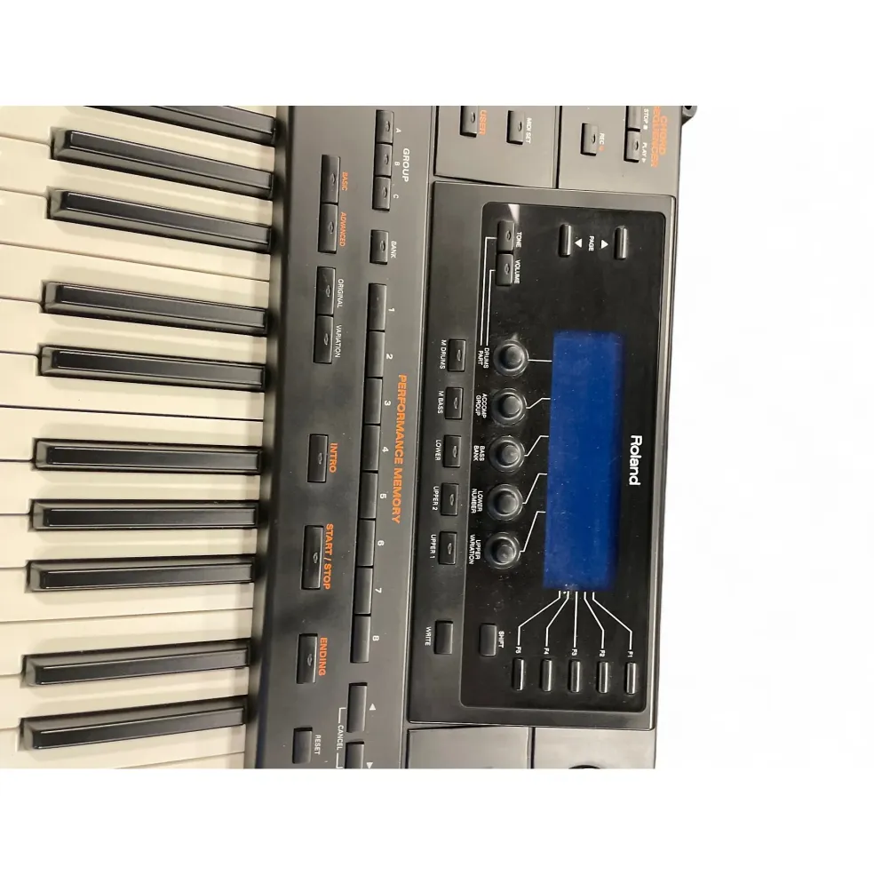 Used Roland G-800 Arranger Keyboard