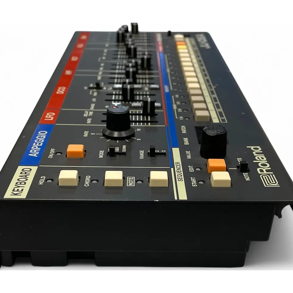 Used Roland JU06A Synthesizer