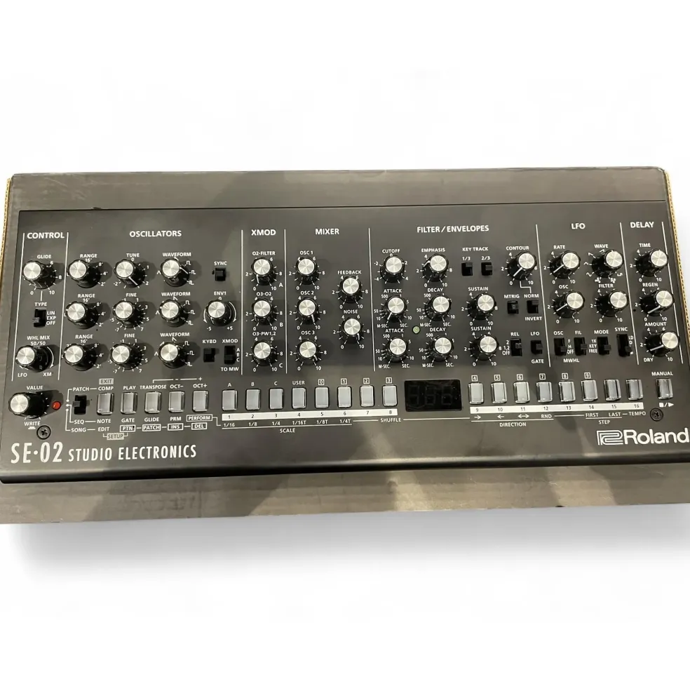 Used Roland SE-02 Synthesizer