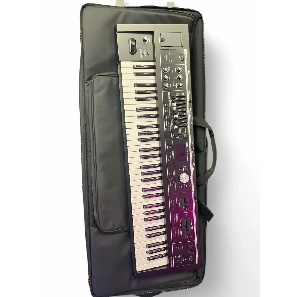 Used Roland vr-09 Portable Keyboard