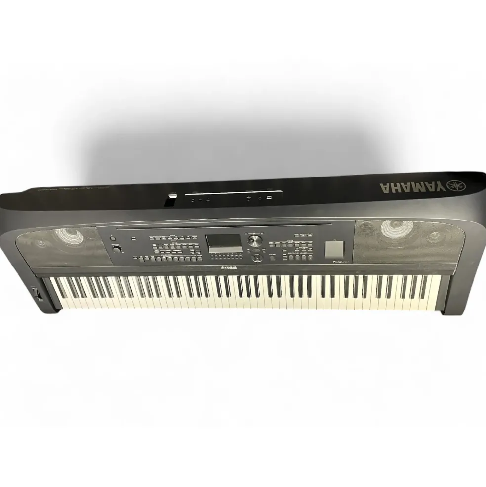 Used Yamaha DGX670 Arranger Keyboard