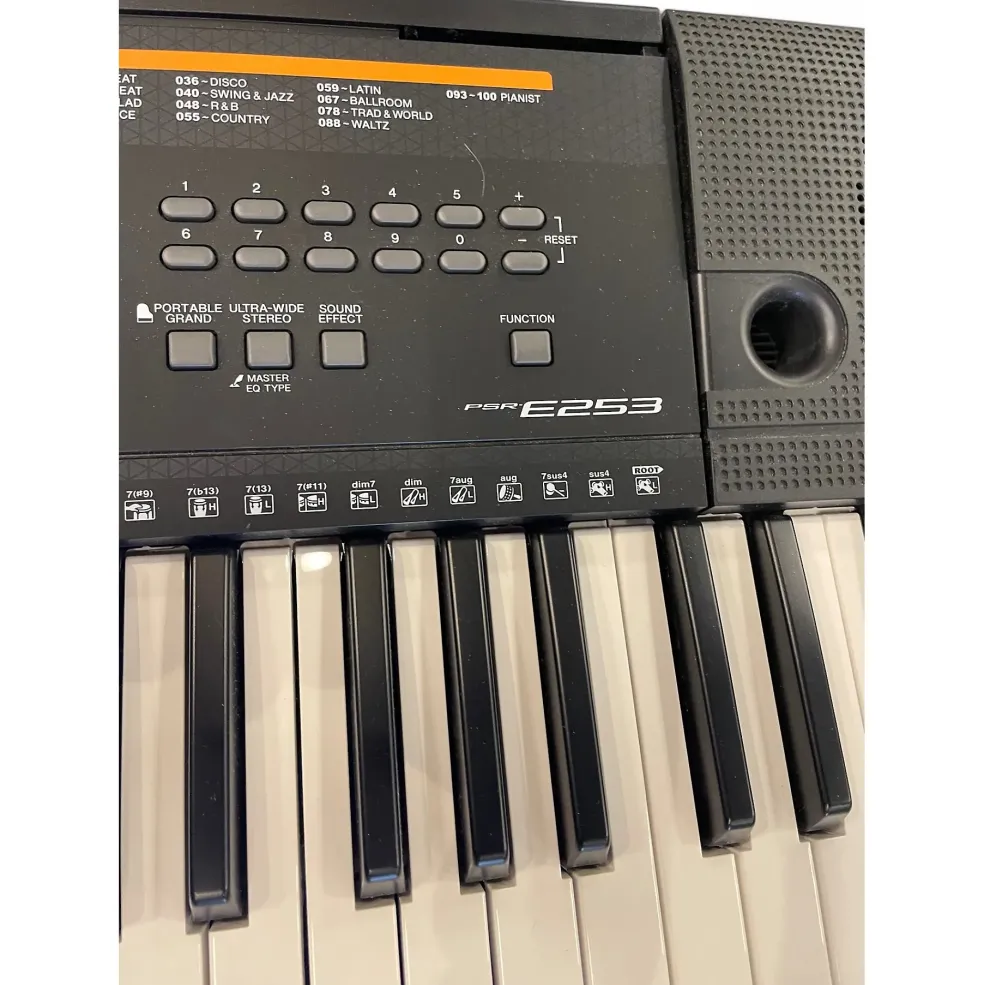 Used Yamaha psr e253 Digital Piano