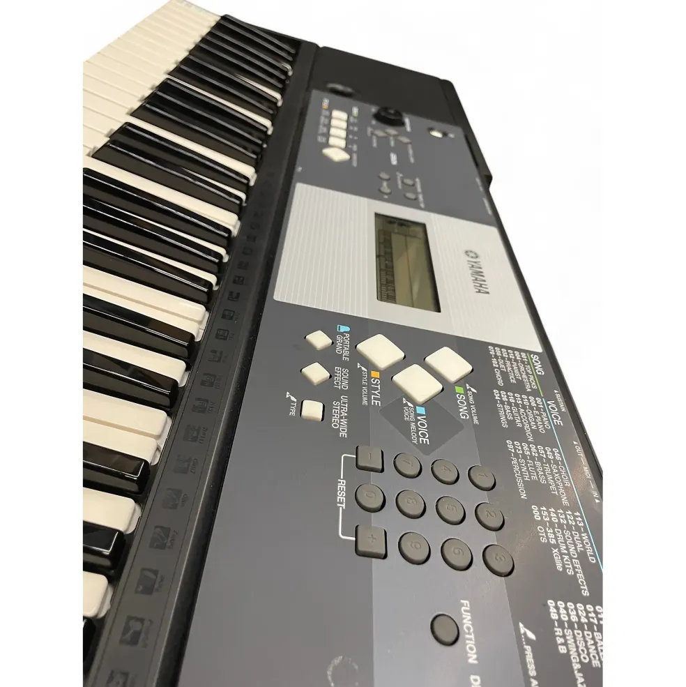 Used Yamaha YPT230 61 Key Portable Keyboard