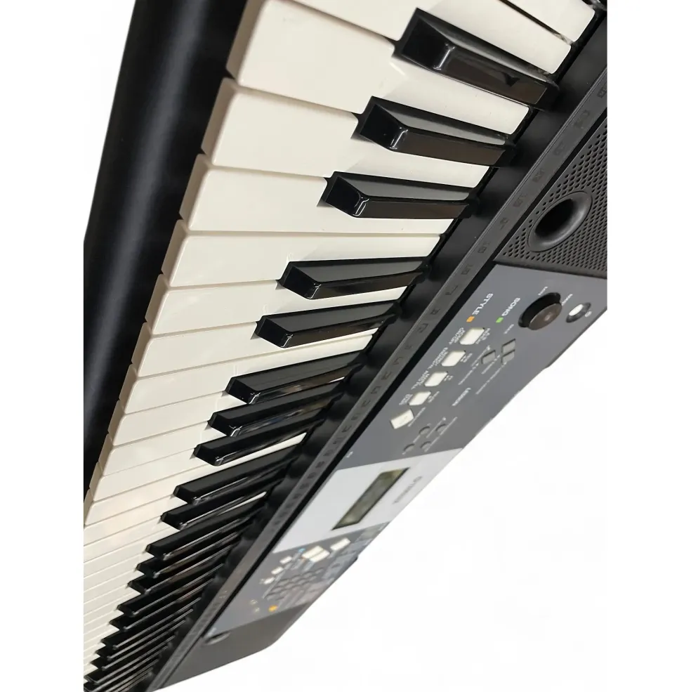Used Yamaha YPT230 61 Key Portable Keyboard