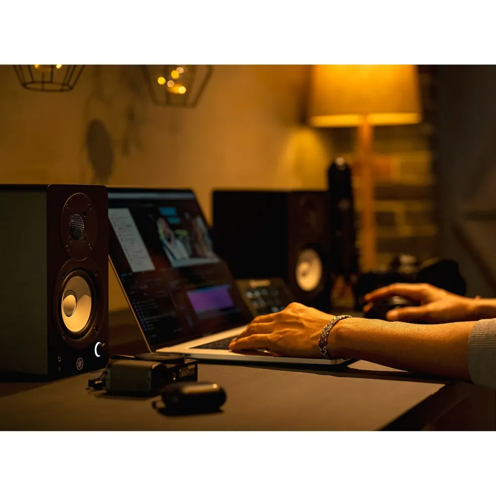 Yamaha HS4 4.5" Black Powered Studio Monitors (Pair)
